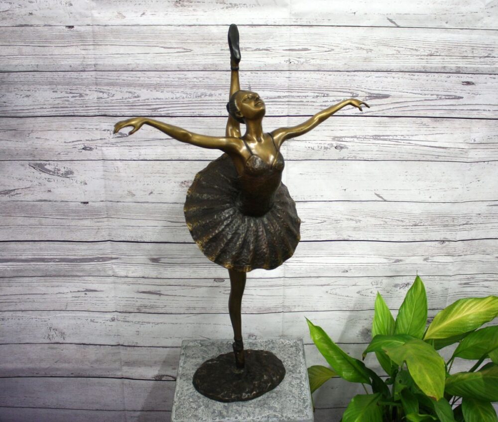 Bronzefigur dunkelhaarige Ballerina Tänzerin Figur Skulptur aus Bronze Bronzefiguren & Bronzeskulpturen LUXONAR.com Bronzefigur dunkelhaarige Ballerina Tänzerin Figur Skulptur aus Bronze Wien Österreich Online Kaufen