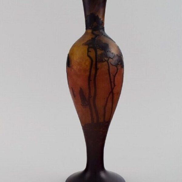 Müller Frères, Frankreich. Vase aus rauchigem und dunklem Glas, 1920er Jahre